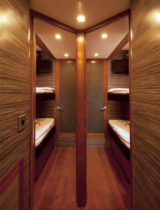 The 32m Yacht SILVER LINING