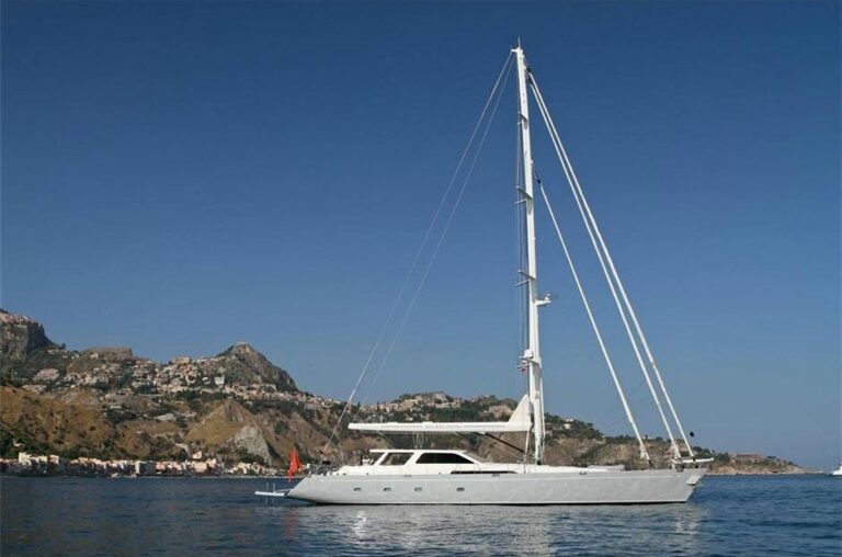 The 32m Yacht SILVER LINING