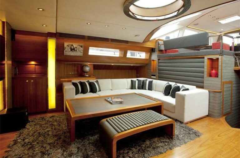 The 32m Yacht SILVER LINING