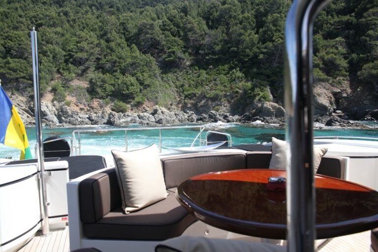 The 32m Yacht THE STORM 1