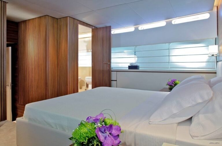The 32m Yacht TROPICANA
