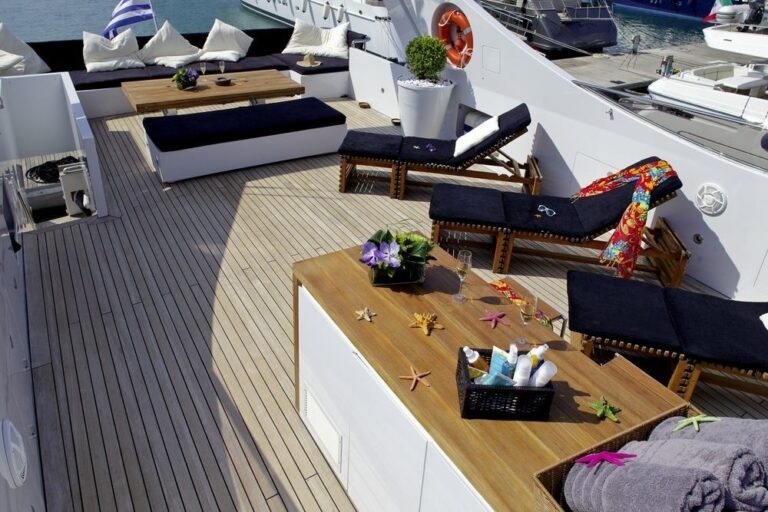 The 32m Yacht TROPICANA