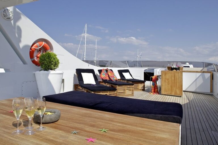 The 32m Yacht TROPICANA