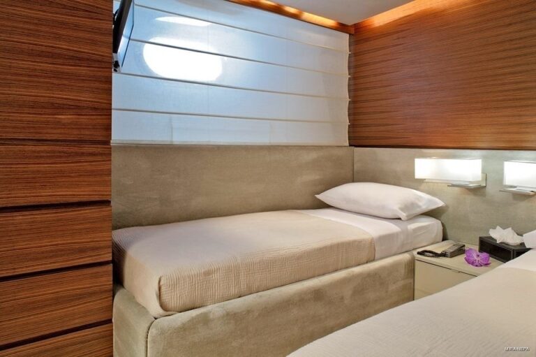The 32m Yacht TROPICANA