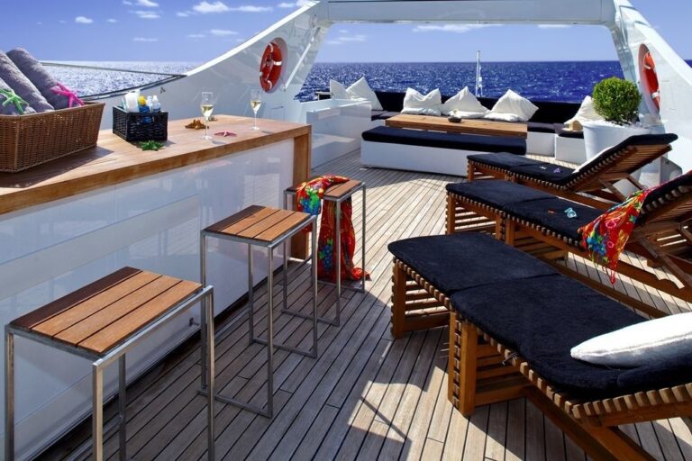 The 32m Yacht TROPICANA