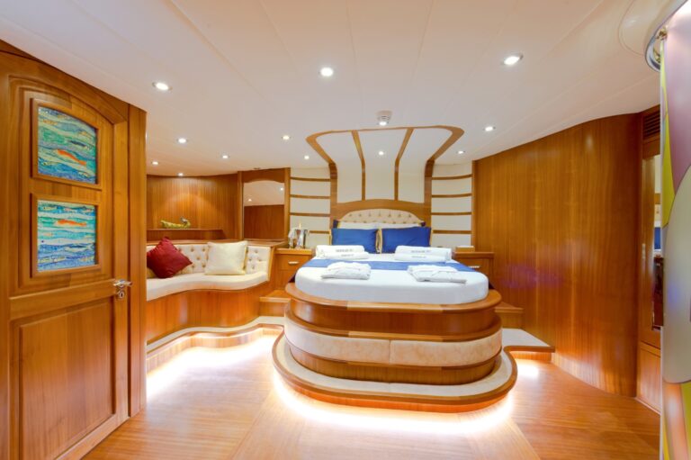 Aft master cabin