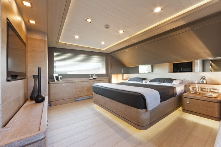33m Crescendo Navetta Ziacanaia Yacht - Master Suite