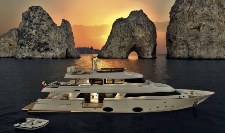 33m Luxury yacht Navetta 33 Crescendo