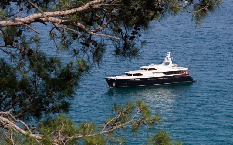 The 33m Yacht ANGEL OF JOY