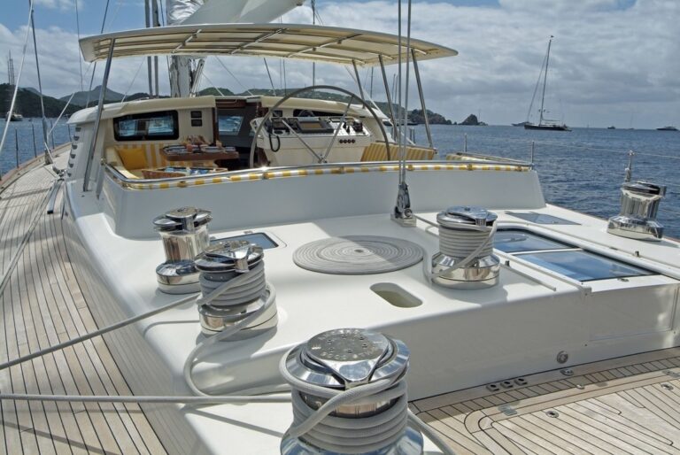 The 33m Yacht AVENTURA