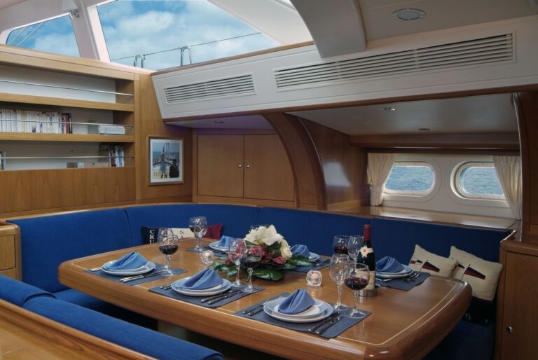 The 33m Yacht AVENTURA