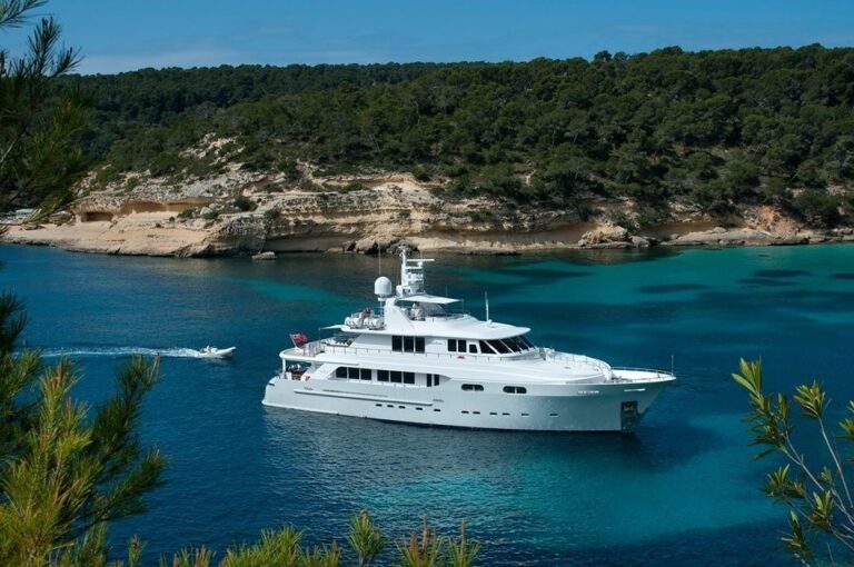 The 33m Yacht CHRISTINA G