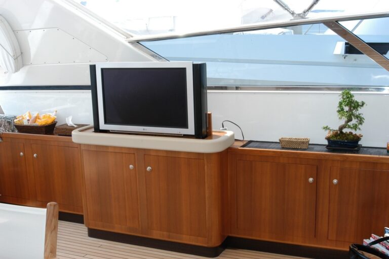 The 33m Yacht EQUILIBRIUM