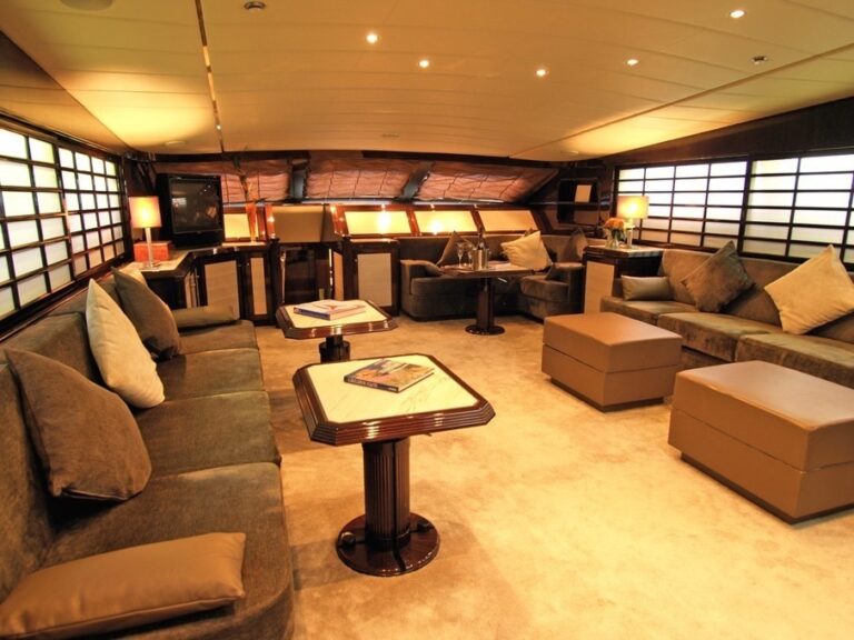 The 33m Yacht EQUILIBRIUM