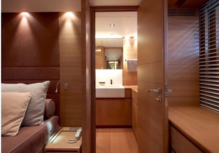 The 33m Yacht FELIGO V