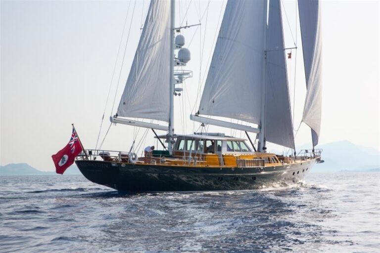 The 33m Yacht KEEWAYDIN