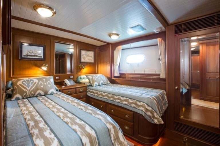 The 33m Yacht KEEWAYDIN