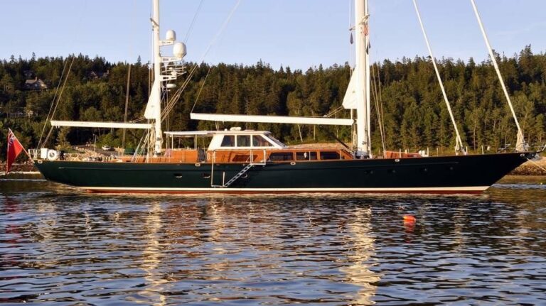 The 33m Yacht KEEWAYDIN