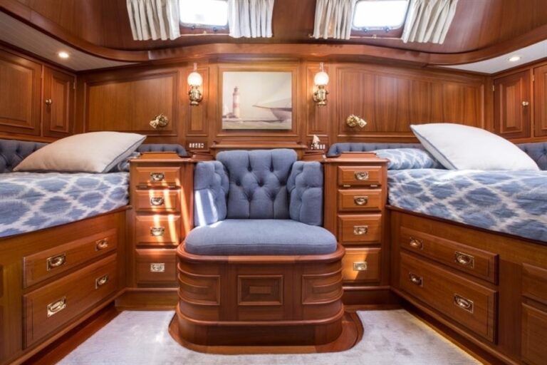 The 33m Yacht KEEWAYDIN