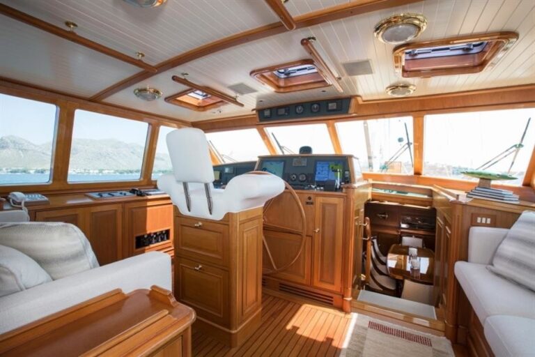 The 33m Yacht KEEWAYDIN