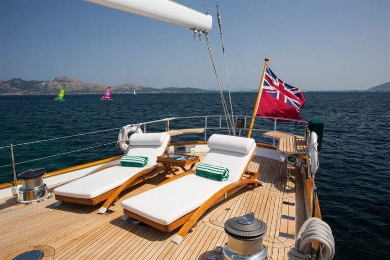 The 33m Yacht KEEWAYDIN
