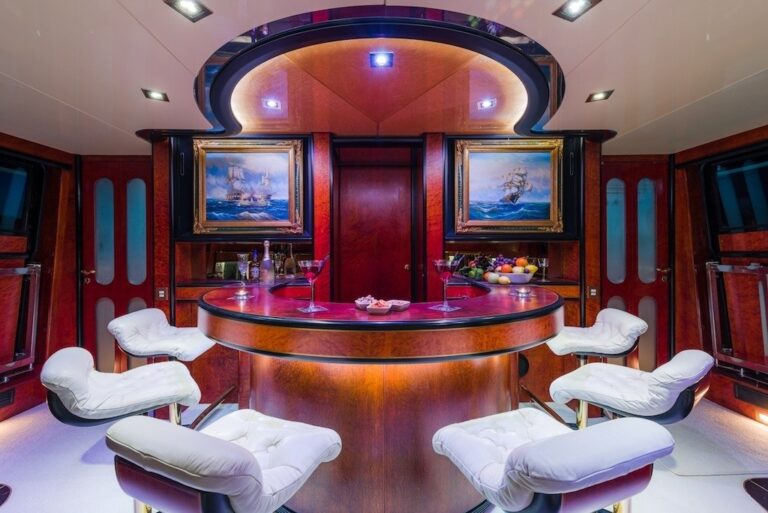 The 33m Yacht LADY SUNSHINE