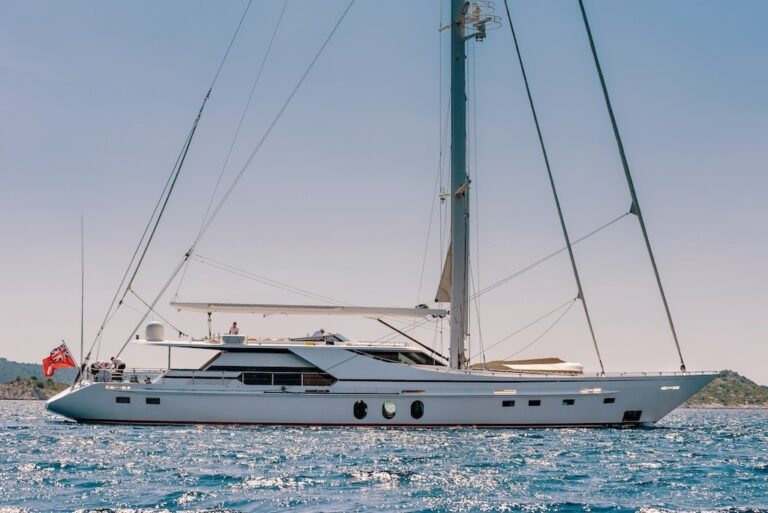 The 33m Yacht LADY SUNSHINE