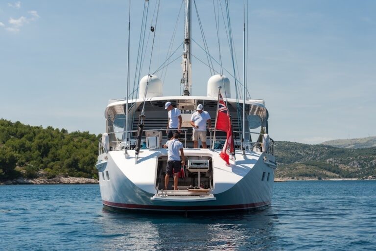 The 33m Yacht LADY SUNSHINE