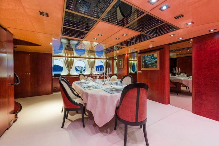 The 33m Yacht LADY SUNSHINE