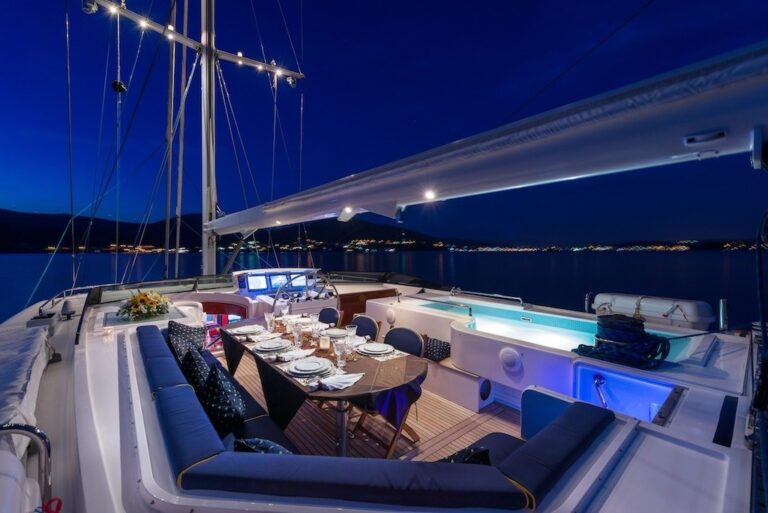 The 33m Yacht LADY SUNSHINE