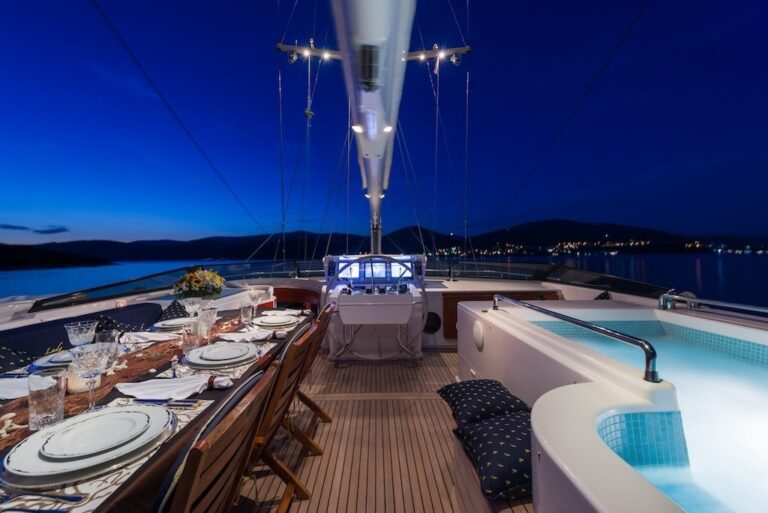 The 33m Yacht LADY SUNSHINE