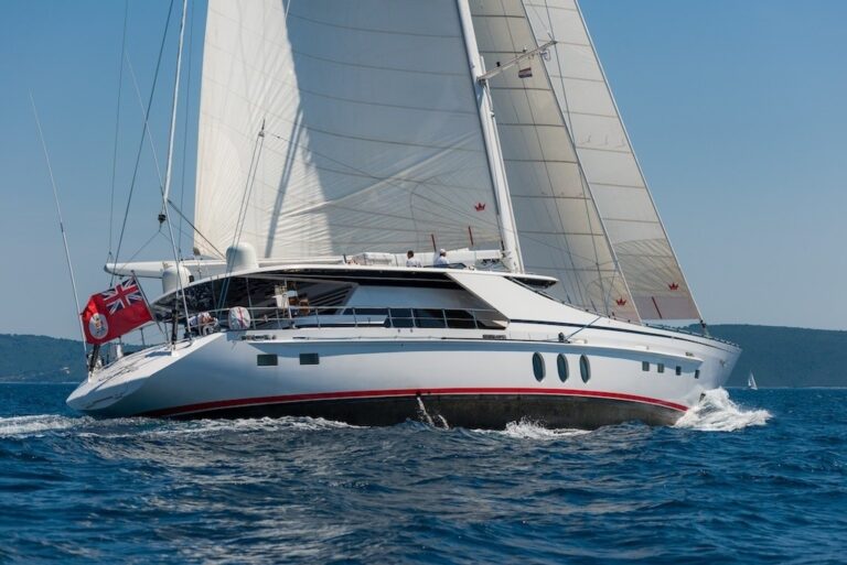 The 33m Yacht LADY SUNSHINE