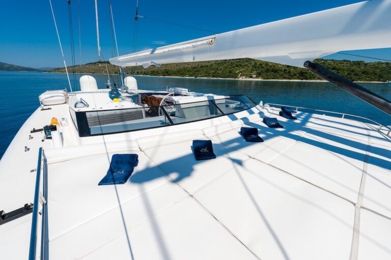 The 33m Yacht LADY SUNSHINE