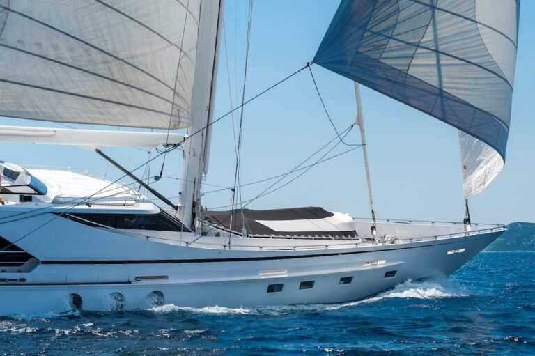 The 33m Yacht LADY SUNSHINE