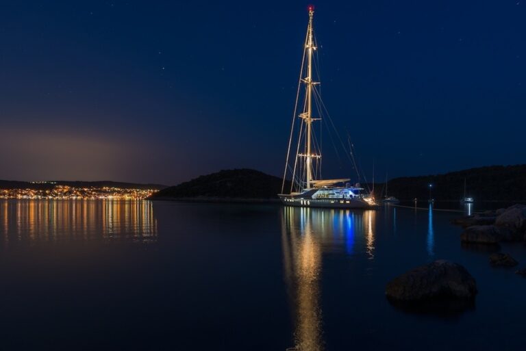 The 33m Yacht LADY SUNSHINE