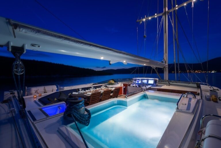 The 33m Yacht LADY SUNSHINE