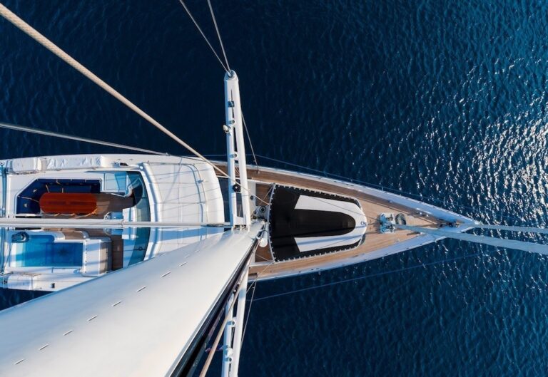 The 33m Yacht LADY SUNSHINE