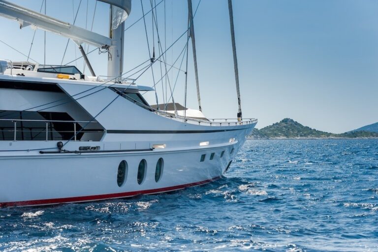 The 33m Yacht LADY SUNSHINE