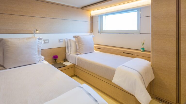 The 33m Yacht NARVALO