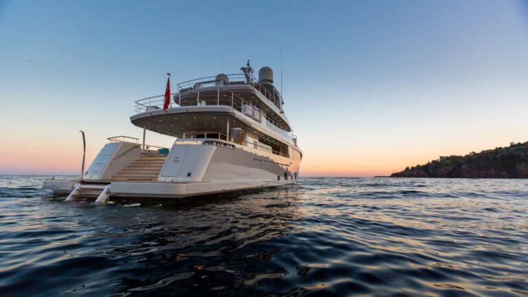 The 33m Yacht NARVALO
