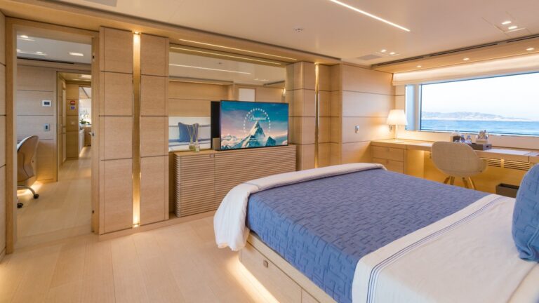 The 33m Yacht NARVALO
