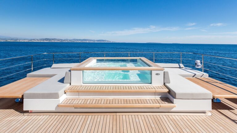 The 33m Yacht NARVALO