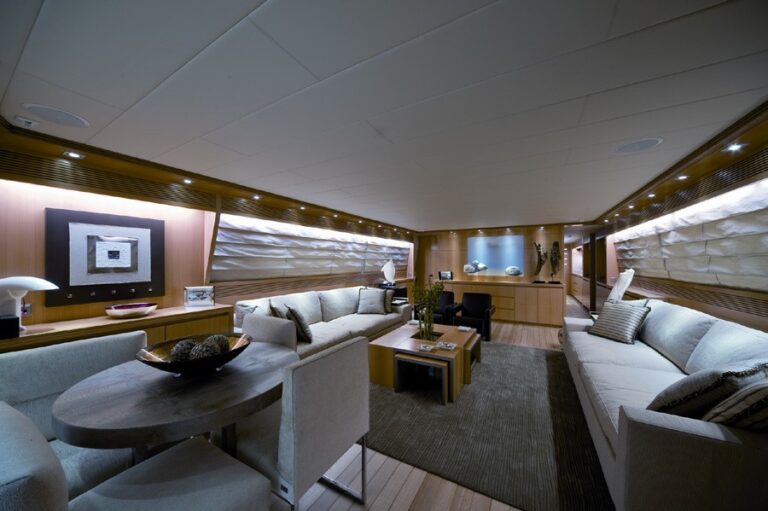 The 33m Yacht RAMINA