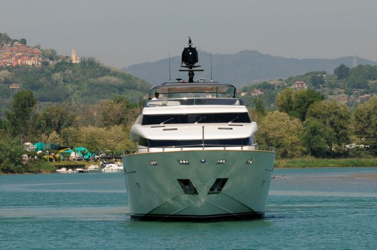 The 33m Yacht REGINE