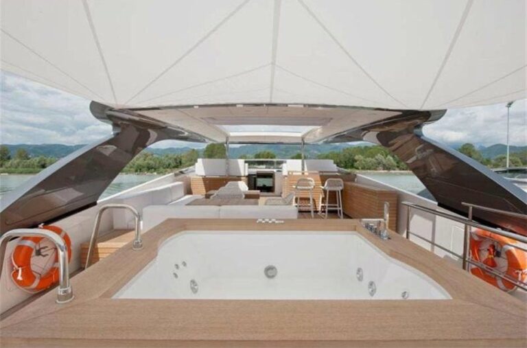 The 33m Yacht REGINE
