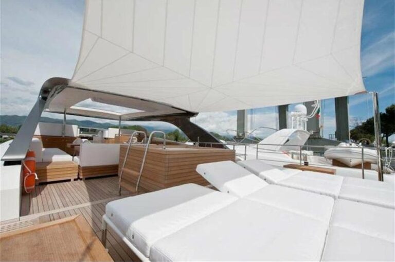 The 33m Yacht REGINE
