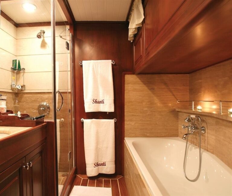 The 33m Yacht SHANTI