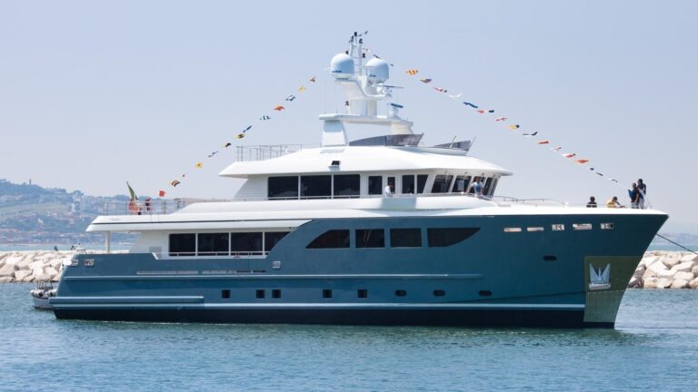 The 33m Yacht STORM