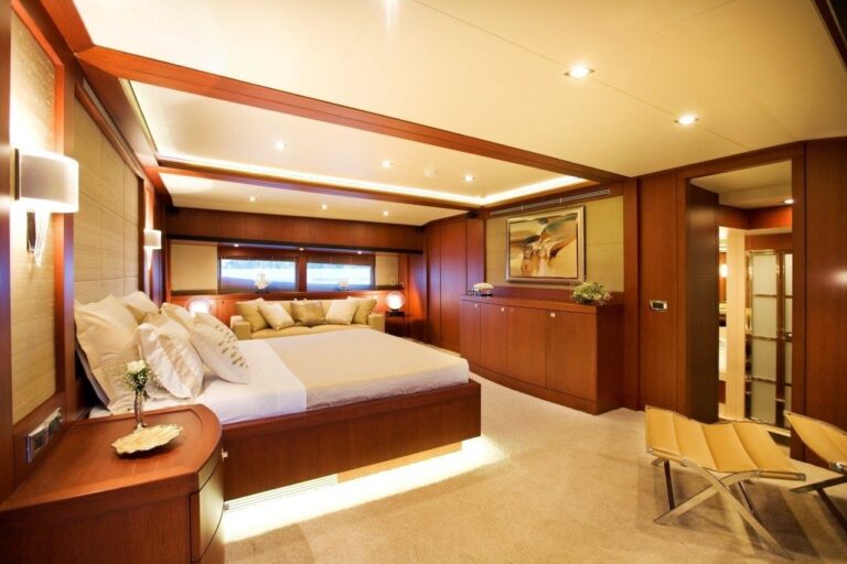 The 33m Yacht SUNKISS