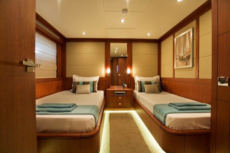 The 33m Yacht SUNKISS